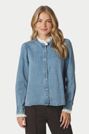 imara-denim-jeans-kanten-hemd-blouse-jeansblauw-neo-noir-modelfoto-vooraanzicht-1