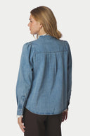 imara-denim-jeans-kanten-hemd-blouse-jeansblauw-neo-noir-modelfoto-achteraanzicht-1