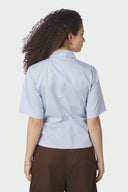 hazell-gestreepte-hemd-blouse-neo-noir-blouse-wit-blauwe-streepjes-achteraanzicht-1