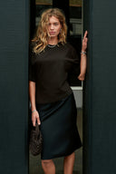alira-boxy-t-shirt-tops-dark-brown-neo-noir-lookfoto-vooraanzicht