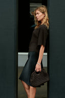 alira-boxy-t-shirt-tops-dark-brown-neo-noir-lookfoto-zijaanzicht-1