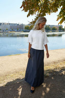 yara-gestreepte-maxi-rok-navy-donkerblauw-neo-noir-lookfoto-vooraanzicht-1