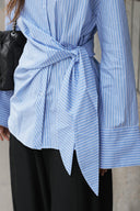 helisa-gestreepte-hemd-blouse-lichtblauw-neo-noir-lookfoto-detail-1