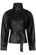 jaclyn-faux-leather-nepleren-jas-zwart-neo-noir-productfoto-vooraanzicht-1
