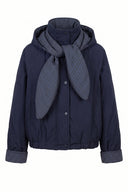eugenie-puffer-sjaal-capuchon-mantel-jas-navy-donkerblauw-sweet-like-you-productfoto-vooraanzicht-2