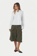 islana-legerprint-camouflage-cargo-short-groen-neo-noir-modelfoto-vooraanzicht-1