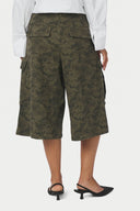 islana-legerprint-camouflage-cargo-short-groen-neo-noir-modelfoto-achteraanzicht-1
