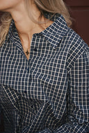 drew-geruite-strass-hemd-blouse-donkerblauw-katoen-neo-noir-lookfoto-close-up-1