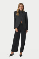 paria-geruite-blazer-donkergrijs-neo-noir-modelfoto-vooraanzicht-2