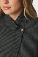 paria-geruite-blazer-donkergrijs-neo-noir-modelfoto-detail vooraanzicht-3