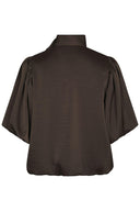 parisa-korte-mouwen-satijnen-col-blouse- donkerbruin-neo-noir-productfoto-productfoto-achteraanzicht-1