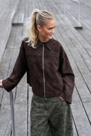 Titan Faux Suede Nepleren Korte Jas | Neo Noir