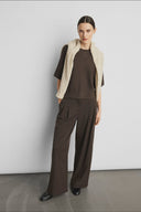 henrika-broek-msch-copenhagen-delicioso-donkerbruin-modelfoto-vooraanzicht-1