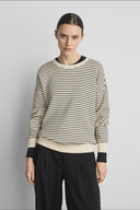 ima-q-gestreepte-sweater-oatmeal-black-msch-copenhagen-modelfoto-vooraanzicht-1