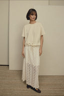 datte-cropped-t-shirt-beige-korte-mouwen-lookfoto-vooraanzicht-1