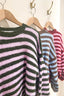 jennie-gestreepte-gebreide-trui-brown-khaki-bordeaux-sweet-like-you-kapstok-vooraanzicht-2