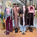 etalagefoto-sienna-antwerpen-blazer-broek-geruite-jurk-nepleren-trenchcoat-mohair-cardigan-nepleren-midi-lange-rok