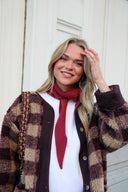 lowee-gebreide-sjaal-rhododendron-bordeaux-msch-copenhagen-lookfoto-vooraanzicht-1