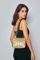 metallic-chevron-schoudertas-gold-sweet-like-you-model-vooraanzicht-6