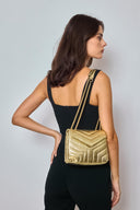 metallic-chevron-schoudertas-gold-sweet-like-you-model-vooraanzicht-7