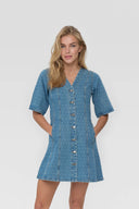 miriami-mini-denim-jurk-moves-medium-blue-modelfoto-vooraanzicht-2