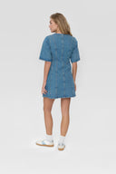 miriami-mini-denim-jurk-moves-medium-blue-modelfoto-achteraanzicht-1