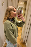 rosie-gebreide-trui-sweet-like-you-khaki-legergroen-2
