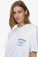 kiana-tropical-vibes-grafische-tshirt-snorkel-blue-moves-modelfoto-vooraanzicht-1