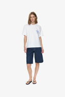 kiana-tropical-vibes-grafische-tshirt-snorkel-blue-moves-modelfoto-vooraanzicht-2