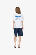 kiana-tropical-vibes-grafische-tshirt-snorkel-blue-moves-modelfoto-achteraanzicht-1