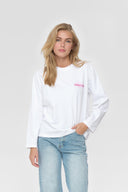 kanna-bonjour-la-mer-t-shirt-bright-white-moves-modelfoto-vooraanzicht-2