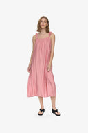 diana-midi-jurk-tea-rose-moves-modelfoto-vooraanzicht-5