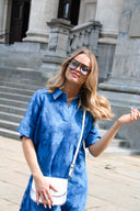 kallie-mini-jurk-snorkel-blauw-moves-modelfoto-vooraanzicht-2