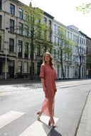 cambria-maxi-kanten-tshirt-jurk-apple-butter-moves-modelfoto-vooraanzicht-1