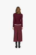 elina-v-hals-rib-gebreide-cardigan-windsor-wine-bordeaux-moves-modelfoto-achteraanzicht-2