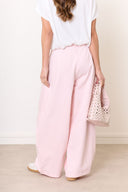 Evie-barrel-balloon-geklede-pantalon-broek-pink-modelfoto-achteraanzicht-1