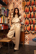 carmen-broek-beige-satijn-studio-amaya-lookfoto-vooraanzicht-1