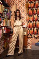 carmen-broek-beige-satijn-studio-amaya-lookfoto-vooraanzicht-2