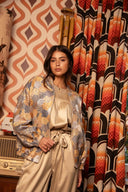 carmen-broek-beige-satijn-studio-amaya-lookfoto-vooraanzicht-3