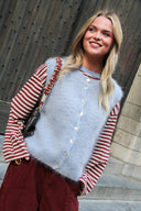 laurie-gebreide-mouwloze-mohair-cardigan-orla-antwerp-light-blue-lookfoto-vooraanzicht-4