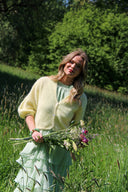 dolly-cardigan-light-yellow-orla-modelfoto-vooraanzicht-2