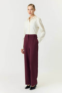 yaslikka-geklede-pantalon-broek-bordeaux-fig-yas-modelfoto-zijaanzicht-1