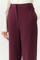 yaslikka-geklede-pantalon-broek-bordeaux-fig-yas-modelfoto-zijaanzicht-2
