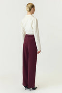 yaslikka-geklede-pantalon-broek-bordeaux-fig-yas-modelfoto-achteraanzicht-1