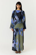 yaspella-bloemen-satijnen-midi-rok-zwart-yas-modelfoto-vooraanzicht-3