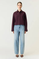 yaslee-cropped-hemd-blouse-fig-bordeaux-yas-modelfoto-vooraanzicht-2