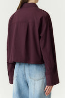 yaslee-cropped-hemd-blouse-fig-bordeaux-yas-modelfoto-achteraanzicht-1