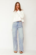 yaslee-blouse-met-knoopsluiting-wit-YAS-model-vooraanzicht 5