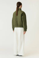 yasfipura-gewatteerde-bomber-pufferjas-sphagnum-groen-yas-modelfoto-achteraanzicht-1