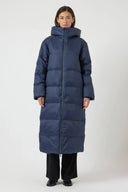 yaspoppel-gewatteerde-jas-navy-blazer-yas-modelfoto-vooraanzicht-2